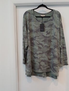 Jane and Delancey Green Camo Tunic Top